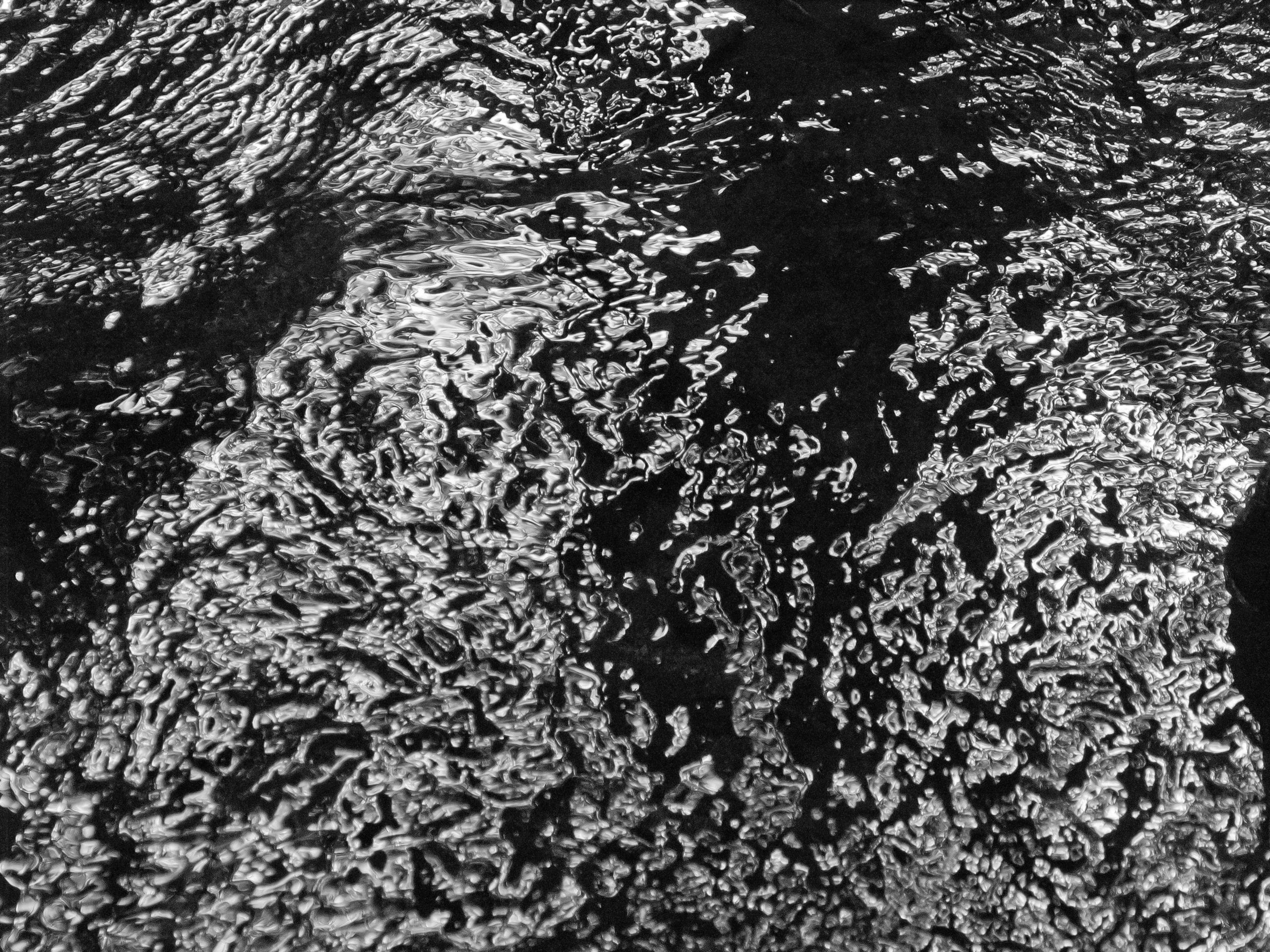 Woda, strumień w Foluszu