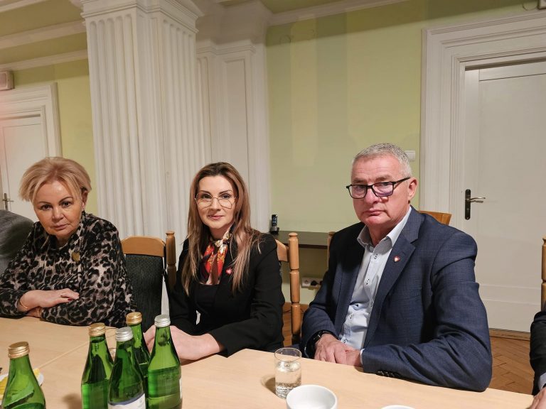 6 stycznia w Podkarpackim Urzędzie Wojewódzkim, odbyło się kolejne spotkanie z rolnikami reprezentującymi Oszukaną Polską Wieś