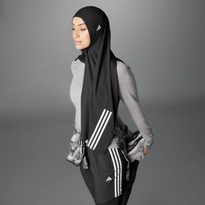 Hidżab. Own the. Run 3-Stripes