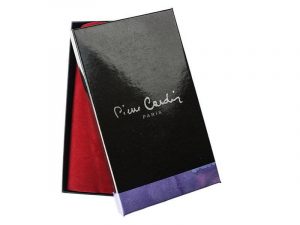 Pojemny, lakierowany portfel ze skóry naturalnej z portmonetką na bigiel — Pierre. Cardin