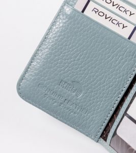 Skórzany, lakierowany portfel damski na zapinkę z zatrzaskiem — Lorenti