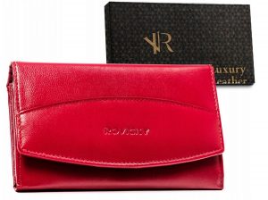 Skórzany portfel damski z tłoczoną klapą - Rovicky