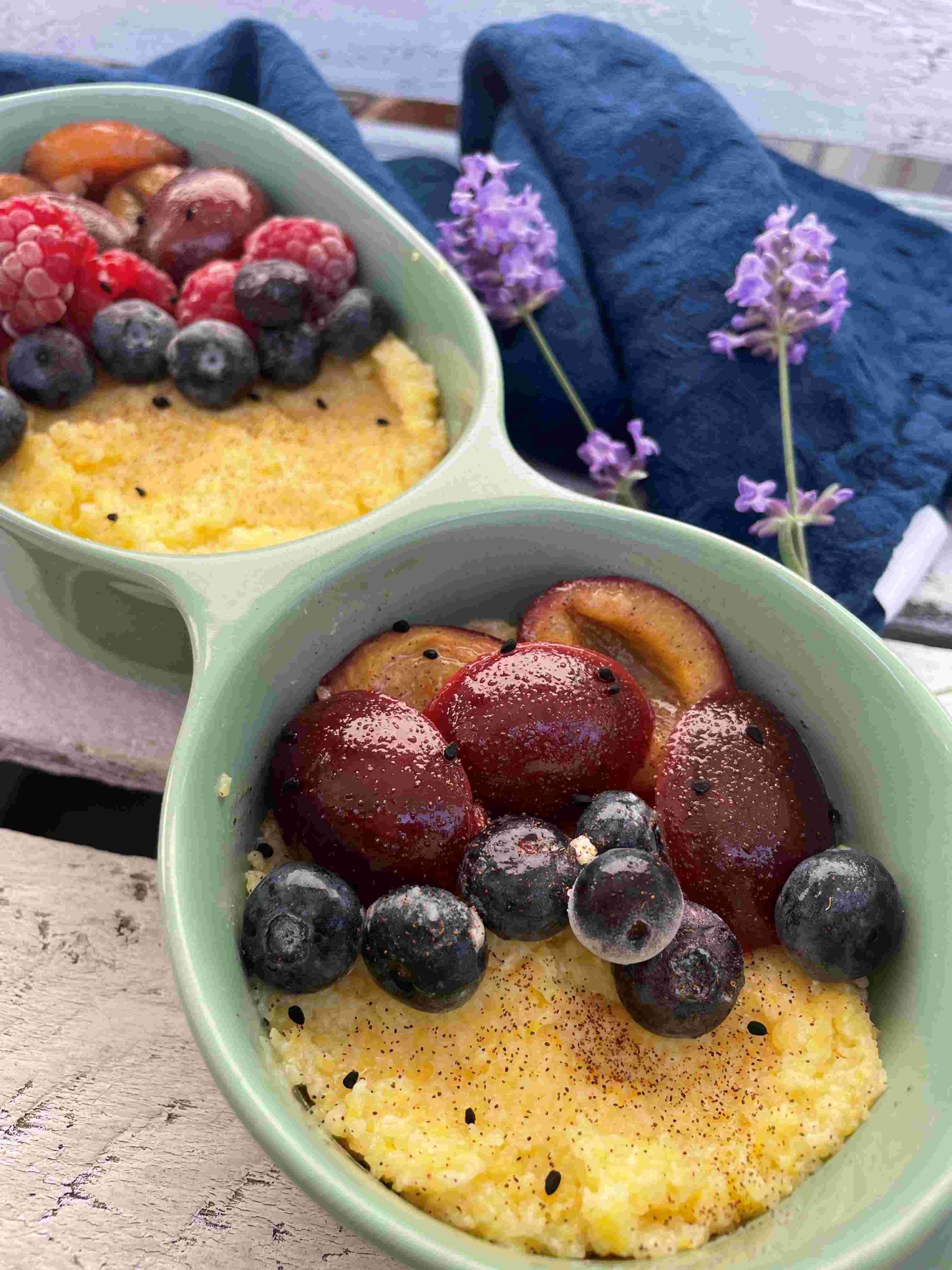 Kasza kukurydziana ze śliwkami