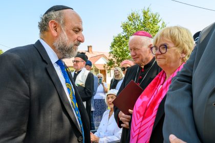 Odsłonięcie kamiennego pomnika upamiętniającego Żydów Baligrodzkich