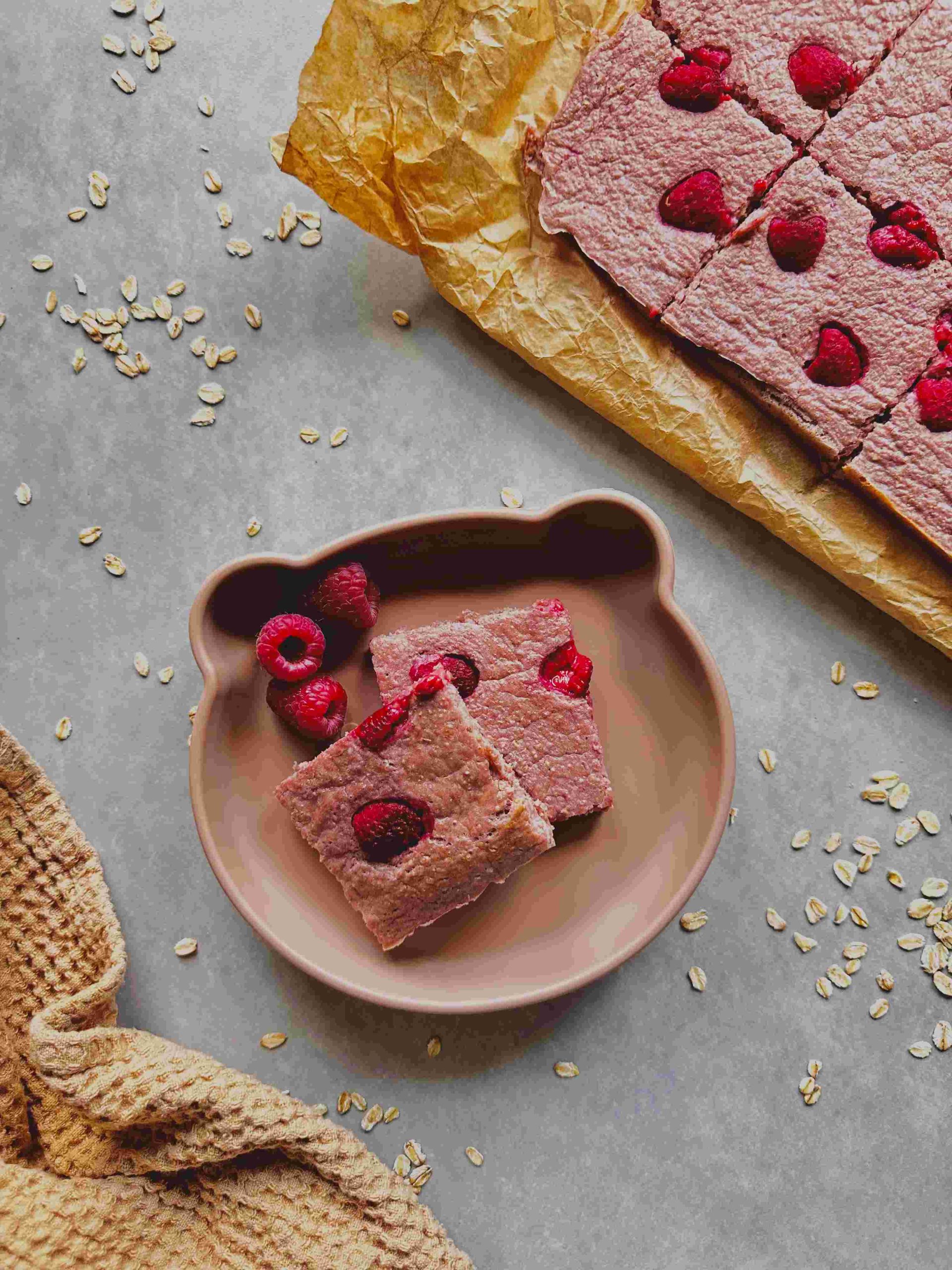 Owsiany malinowy pieczony naleśnik