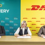 Podpisanie umowy 2 Agnieszka Świerszcz Pablo Ciano i Jakub Kłoczewiak