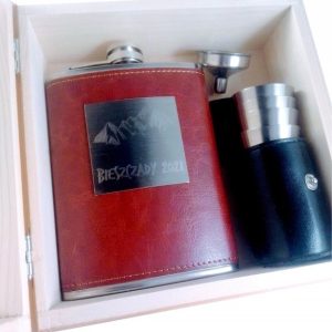 Nowość. zestaw piersiówka z 4 kieliszkami w skrzynce grawer super cena