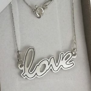 Nowość. Srebrny wisiorek love 42cm - super cena.