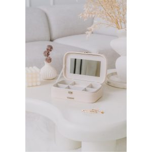 Pojemna szkatułka na biżuterię w beżowym kolorze - Peterson