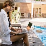 Coraz więcej Polaków zabiera pracę... na wakacje