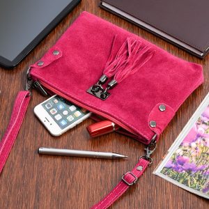 Torebka damska mała wizytowa zamszowa fuksjowa miękka pasek regulowany X52