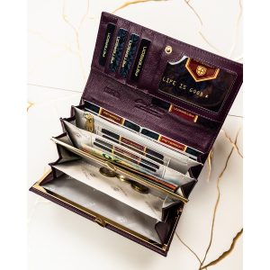 Portfel damski ze skóry naturalnej i ekologicznej w fioletowym kolorze zamykany zatrzaskiem - Peterson