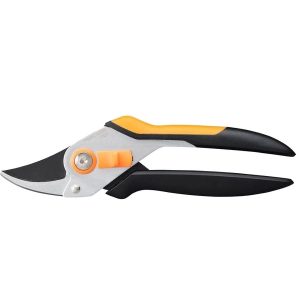 Fiskars SOLID BYPASS PRUNER METAL P331 Size M (1057163)