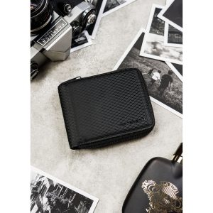 Portfel męski w czarnym kolorze z modnym, geometrycznym wzorem - Peterson