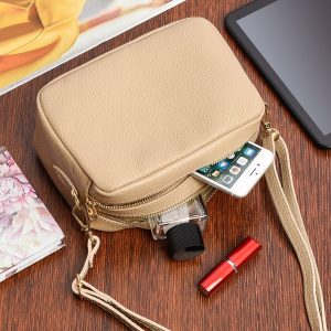 Skórzana damska torebka listonoszka beżowa dwukomorowa pojemna na pasku P10