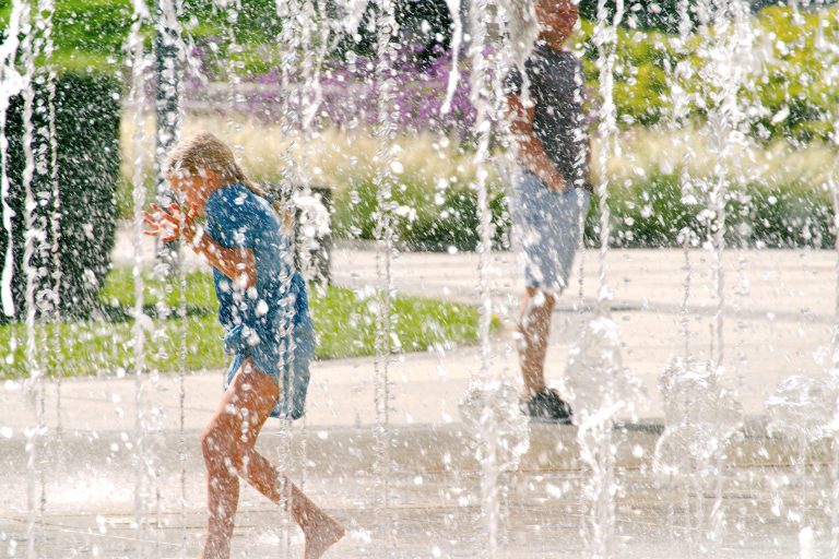Sprawdź, jak bezpiecznie spędzić upalny długi weekend w Rzeszowie! Porady, chłodne miejsca, wydarzenia i praktyczne wskazówki – wszystko w jednym miejscu. Fot. Waldemar Wieczorek