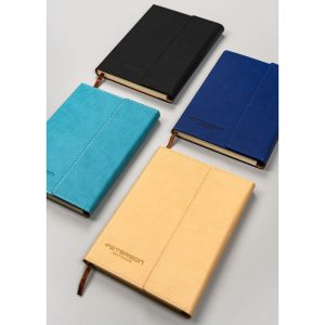 Zestaw prezentowy: granatowy notatnik w linie z magnetycznym zapięciem i czarny elegancki długopis  - Peterson