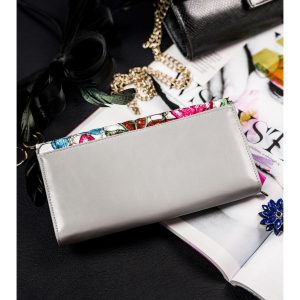 Poziomy portfel damski w wielokolorowe kwiaty zamykany zatrzaskiem - 4U Cavaldi