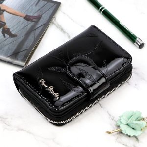 Lakierowany pionowy damski portfel Pierre Cardin