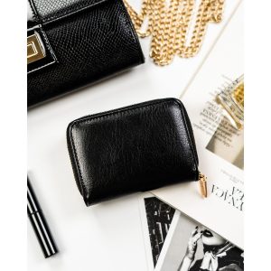 Mały portfel damski ze skóry ekologicznej w czarnym kolorze zamykany na suwak i zatrzask - Peterson