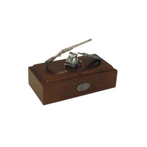 Muela Silverware RIFLE-CARTRIDGE-BACKPACK ON WOODEN BASE