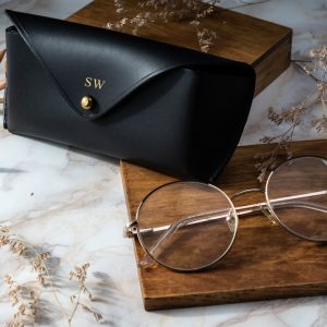 Personalizowane skórzane etui na okulary Solier SA37 czarne