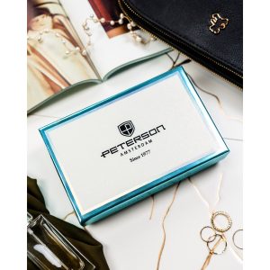 Średniej wielkości, czerwony portfel damski wykonany ze skóry naturalnej i ekologicznej - Peterson