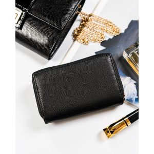 Modny, skórzany portfel damski na zatrzask w czarnym kolorze - Rovicky