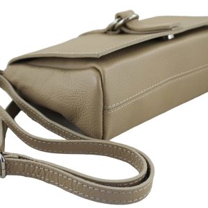 Prostokątna torebka z ozdobną klapką - Beżowa