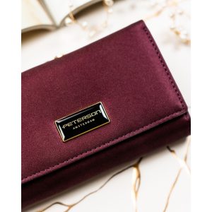 Fioletowy portfel damski wykonany ze skóry naturalnej i ekologicznej zamykany zatrzaskiem i biglem - Peterson