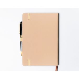 Notes w twardej oprawie w kolorze khaki i w formacie A5 zadrukowany w kropki - Peterson