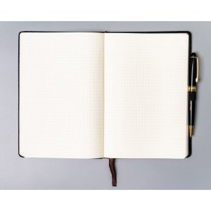 Czarny notes w twardej oprawie formacie A5 zadrukowany w kropki - Peterson
