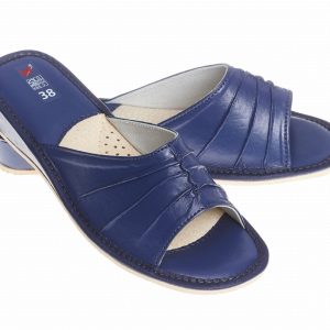 Pantofle damskie Wójciak, klin o wysokości 3,5 cm, wzór ręcznie robiony. Model 029