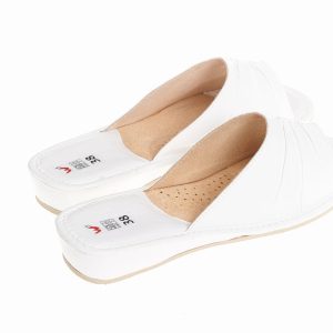 Pantofle damskie Wójciak, klin o wysokości 3,5 cm, wzór ręcznie robiony. Model 021