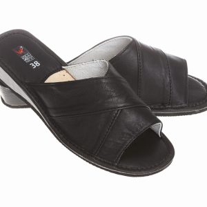 Pantofle damskie Wójciak, klin o wysokości 3,5 cm, lekkie i wygodne. Model 006